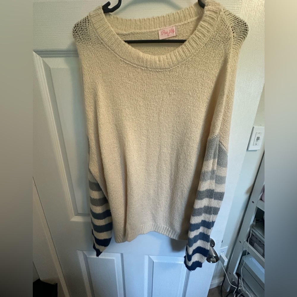 3/$8 🍁 Pink Lily Sweater